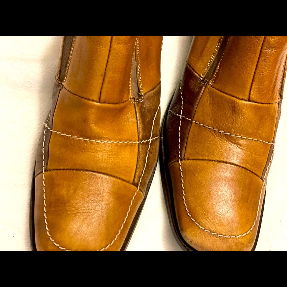 Brown shoes good condition